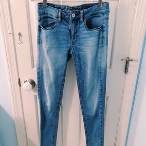 American Eagle size 2 LONG Light Wash Jeggings